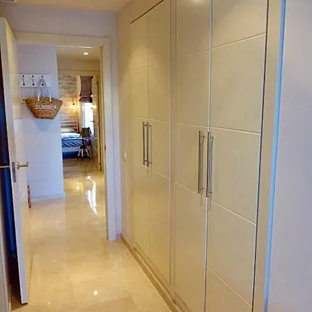 Al-401 In Alcazaba Lagoon * 埃斯特波纳